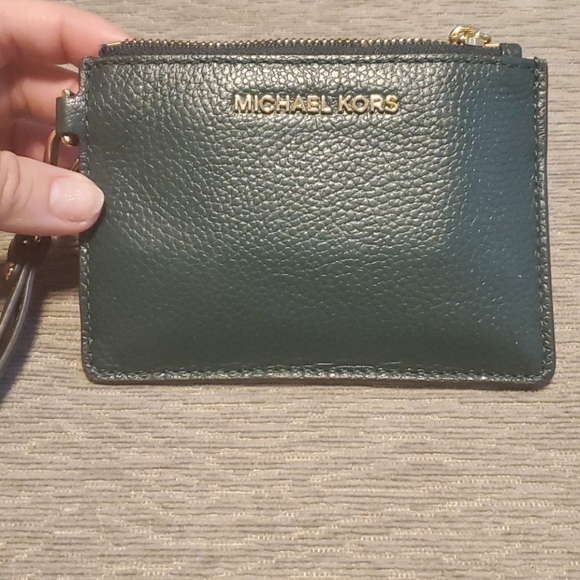 Hunter Green Wristlet - Picture 2 of 4